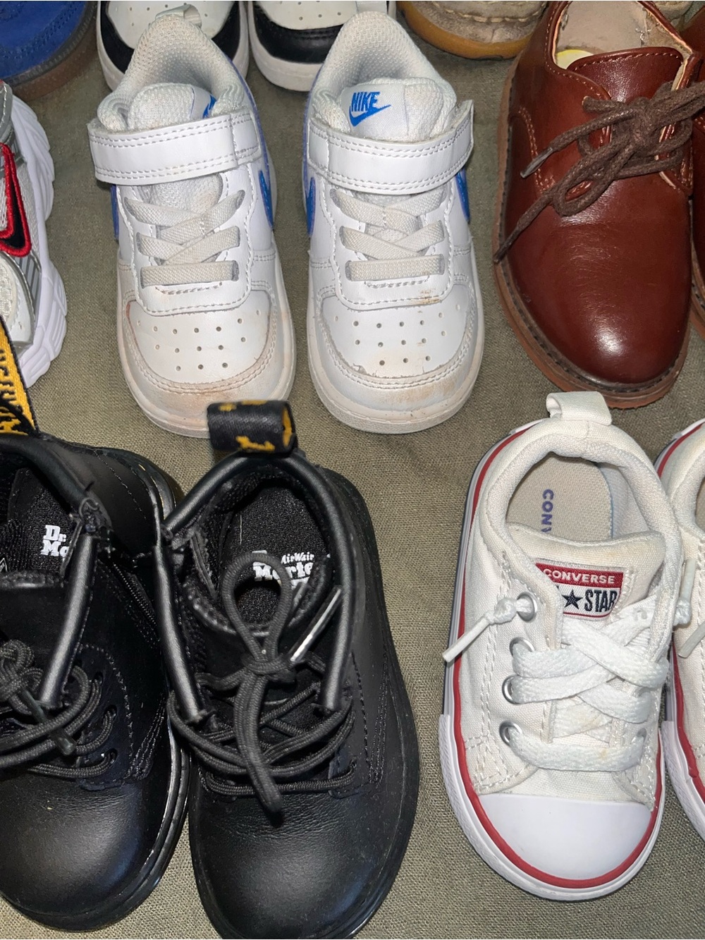 10 pairs of toddler size 5 shoes - Picture 11 of 14